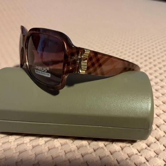 Sunglasses - Picture 2 of 5